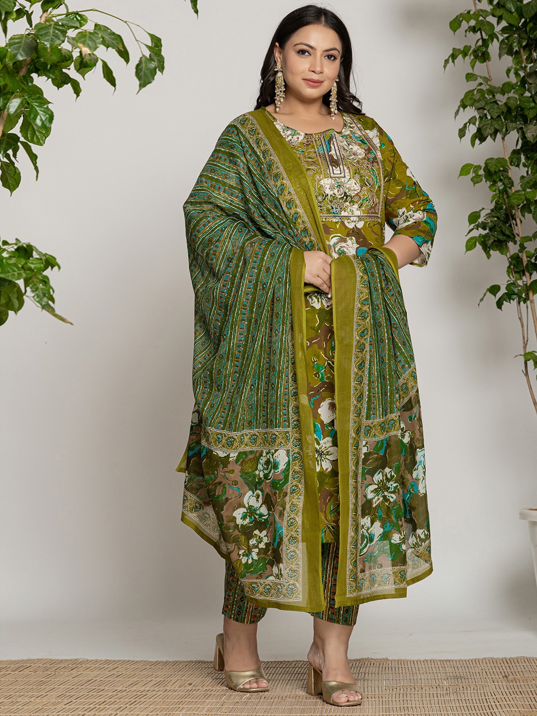 

Yufta Floral Embroidered Regular Pure Cotton Straight Kurta with Trousers & Dupatta, Green