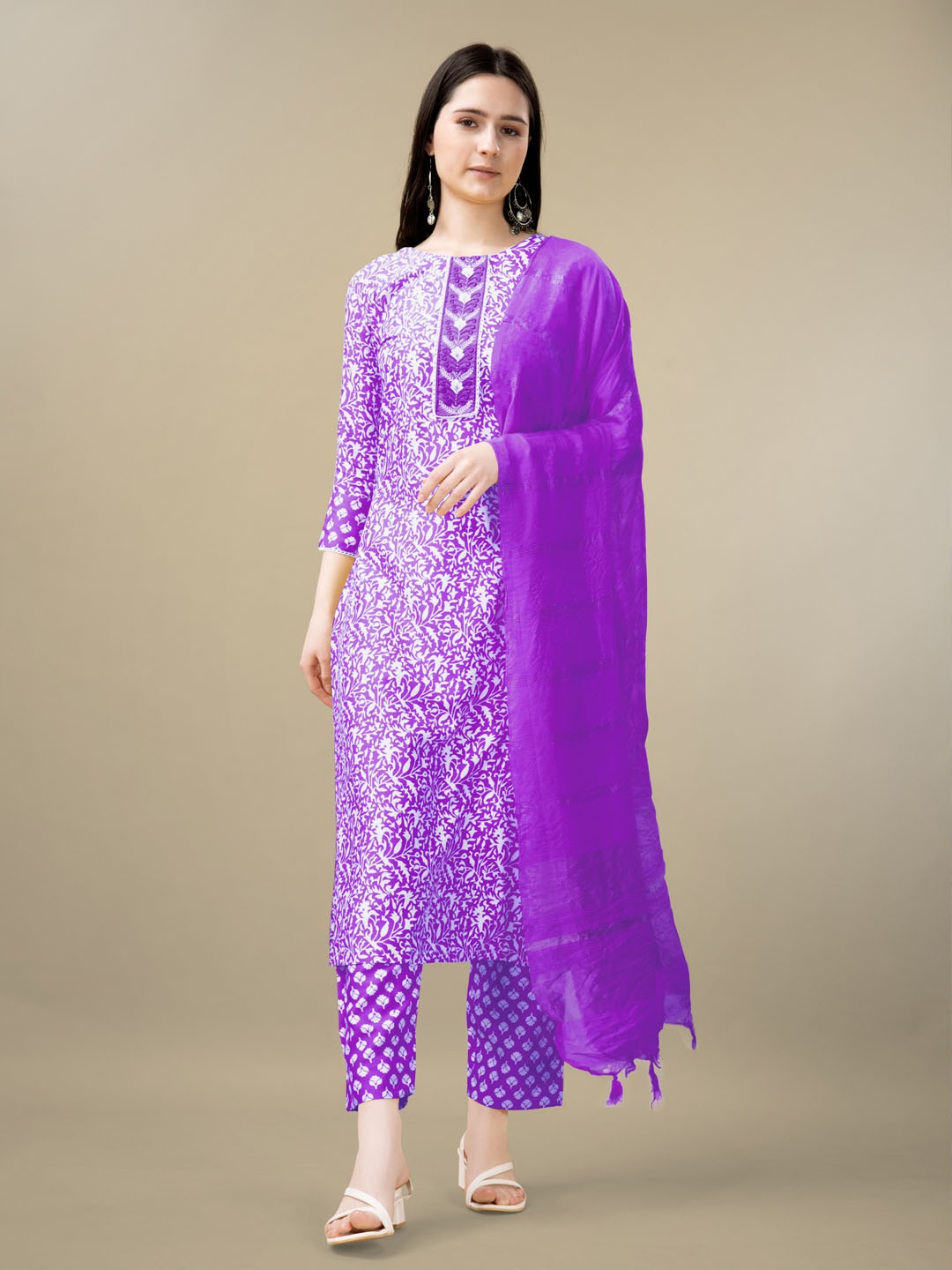 

KAYOMMI Floral Printed Boat Neck Straight Kurta with Trousers & Dupatta, Purple