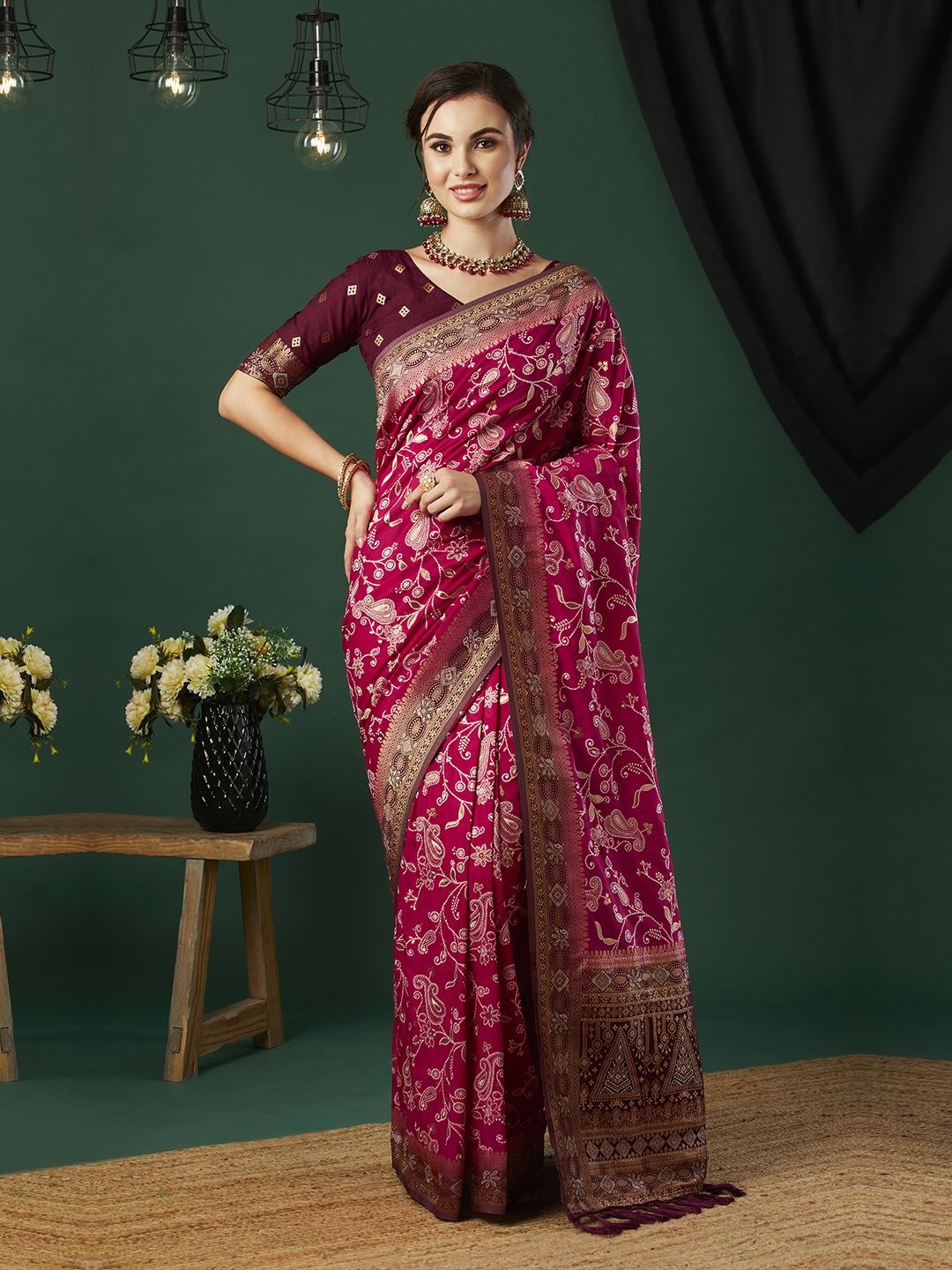 

HI FI NX Ethnic Motifs Woven Design Zari Saree, Pink