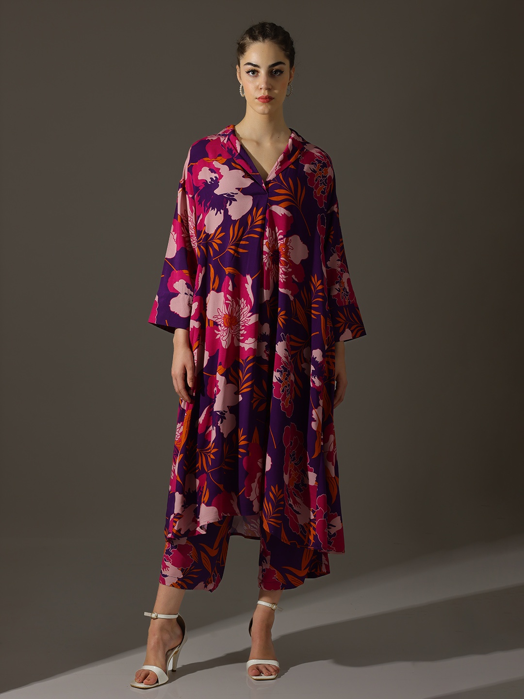 

Dora Dori Floral Printed Panelled A-Line Kurta with Palazzos, Purple