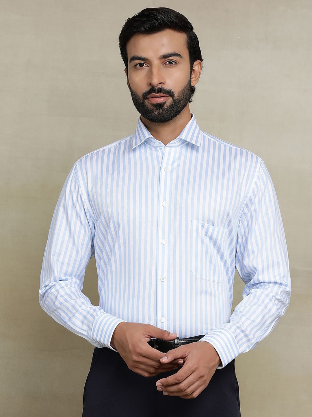

JADE BLUE Men Cutaway Collar Vertical Striped Cotton Casual Shirt
