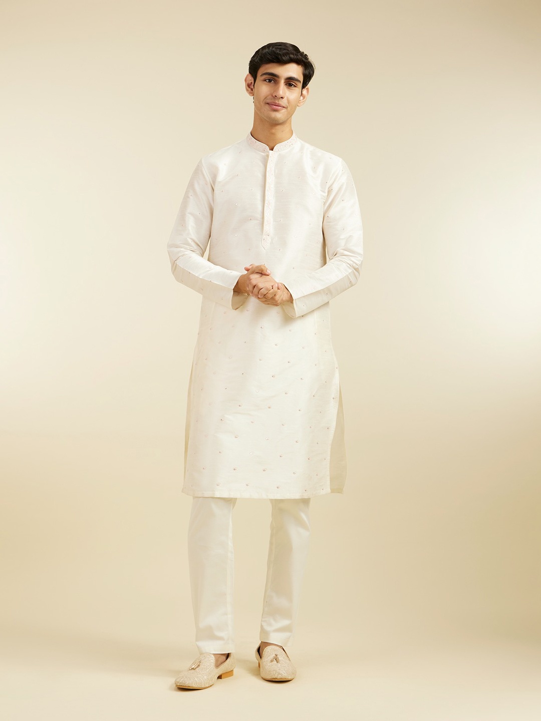 

Diwas by Manyavar Men Floral Embroidered Sequinned Mandarin Collar Straight Kurta, Cream