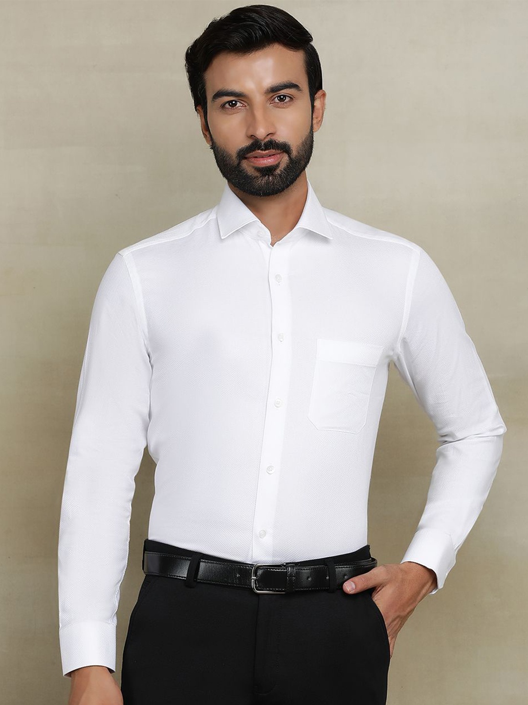

METAL Men Spread Collar Solid Cotton Slim Fit Casual Shirt, White