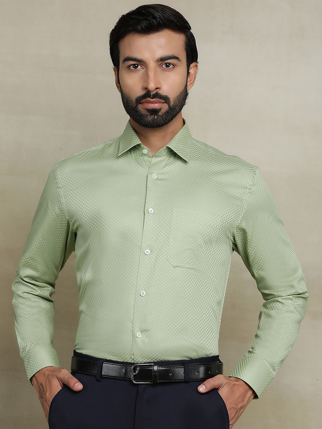

JADE BLUE Men Cutaway Collar Gingham Checked Cotton Casual Shirt, Green