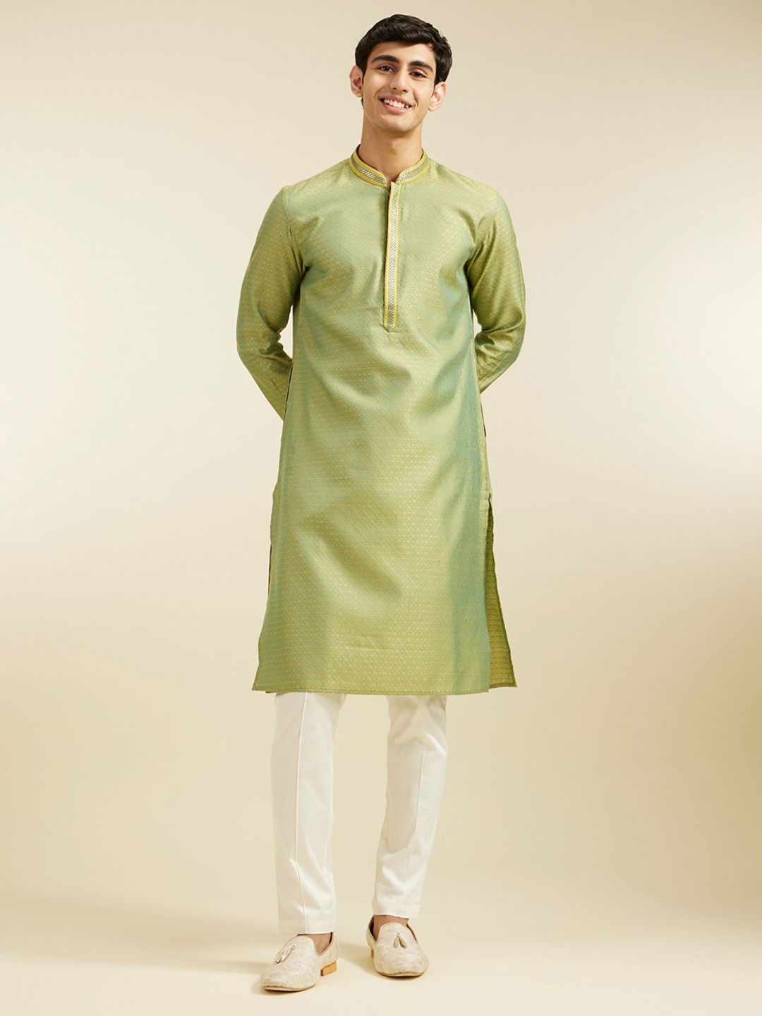 

Diwas by Manyavar Floral Woven Design Mandarin Collar Straight Kurta, Green