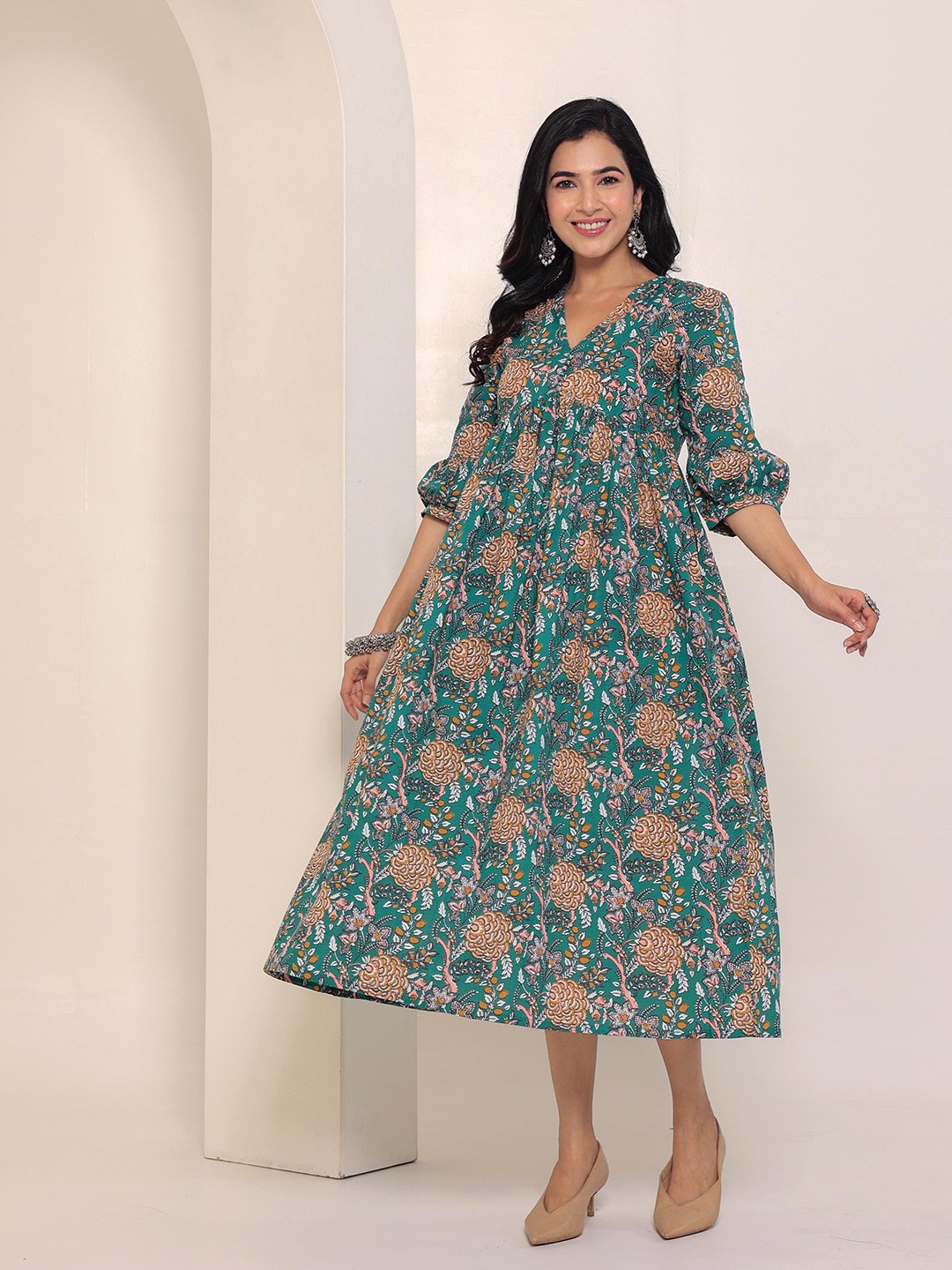 

GULAB CHAND TRENDS Floral Printed Cotton Fit & Flare Midi Ethnic Dresses, Green