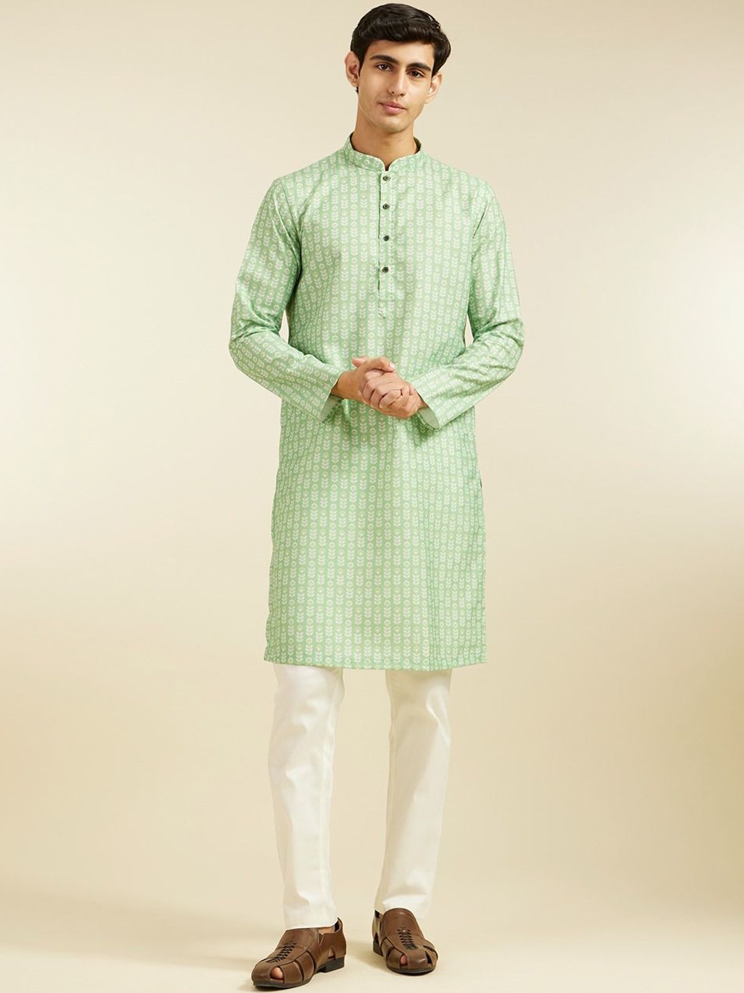 

Diwas by Manyavar Men Floral Printed Mandarin Collar Straight Cotton Kurta, Green