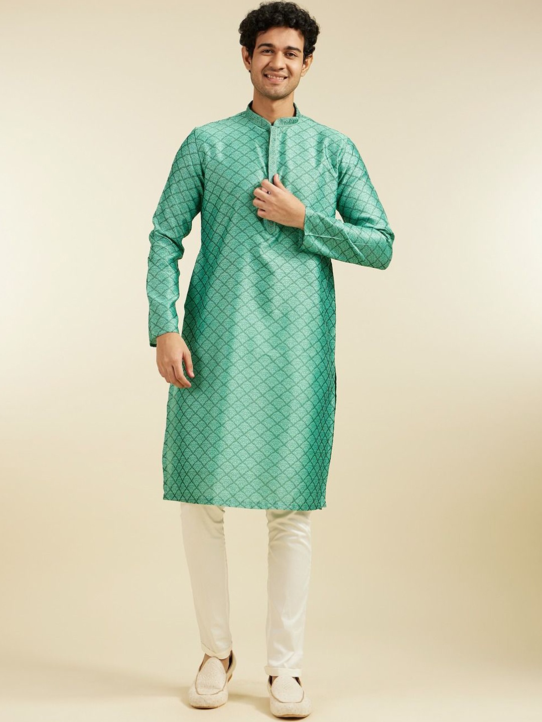 

Diwas by Manyavar Ethnic Motifs Woven Design Mandarin Collar Straight Kurta, Green