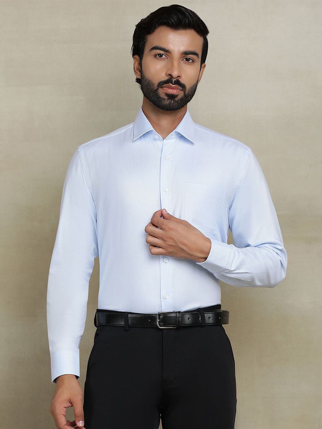 

JADE BLUE Men Cutaway Collar Textured Cotton Casual Shirt