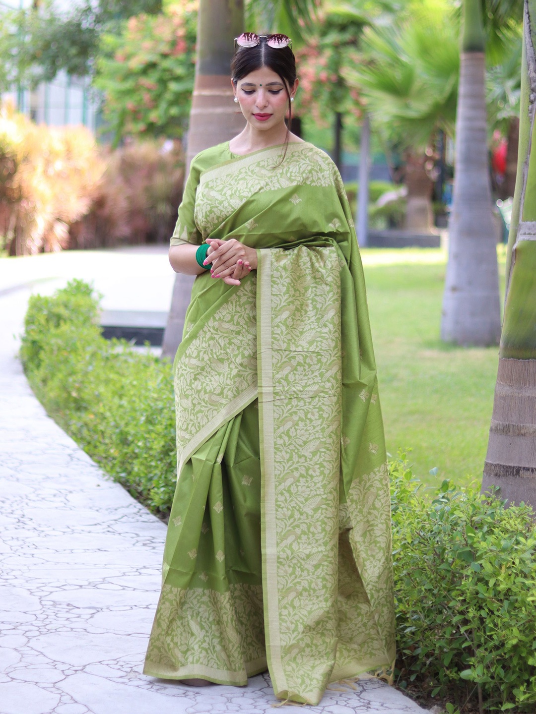 

AWRIYA Ethnic Motifs Pure Silk Baluchari Saree, Lime green