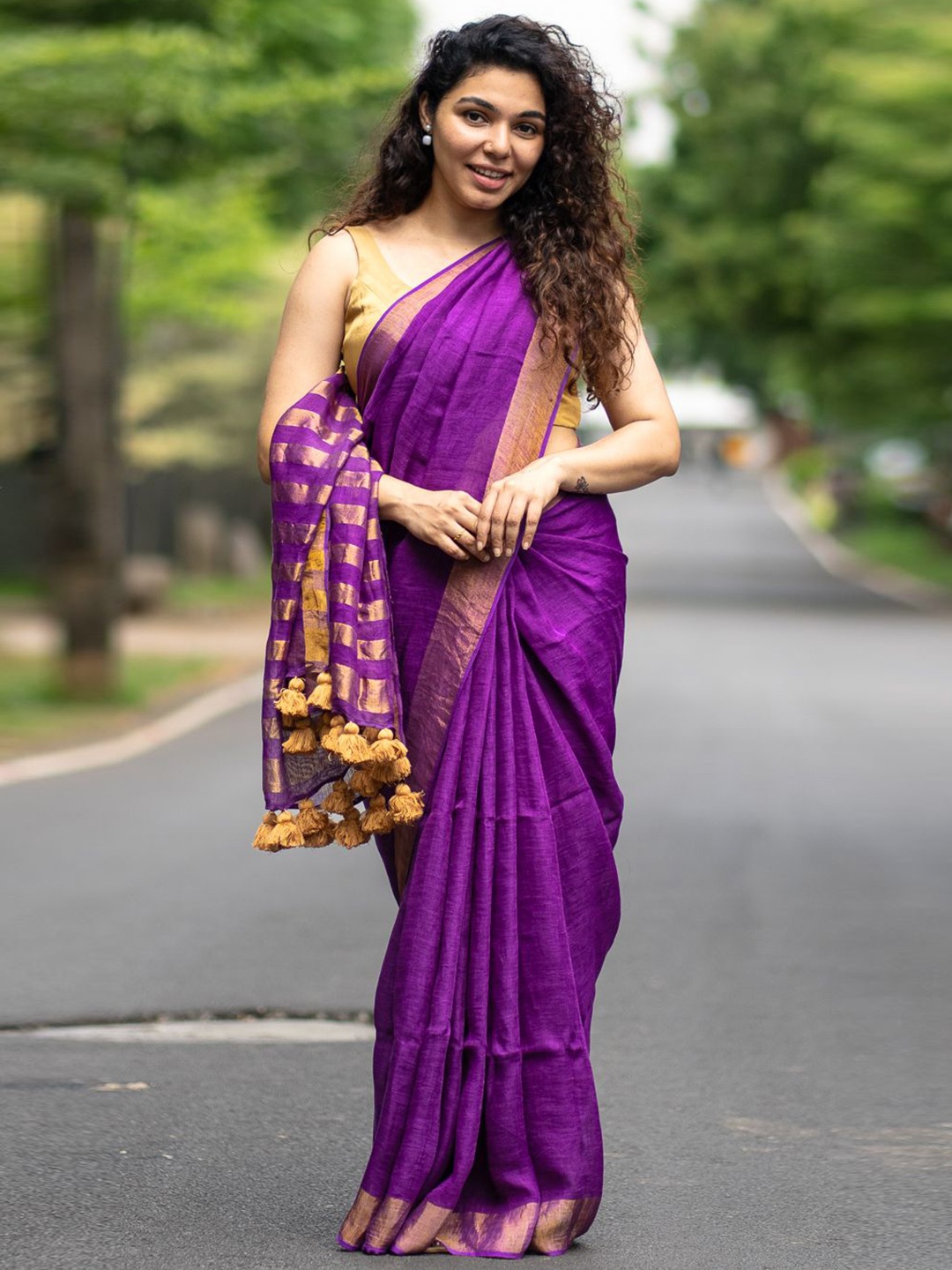 

I LOVE SAREES Zari Linen Blend Saree, Purple