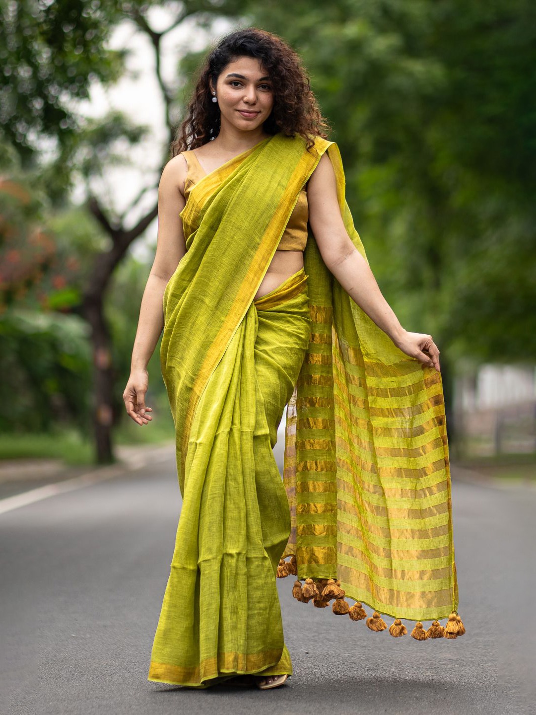 

I LOVE SAREES Solid Saree, Green