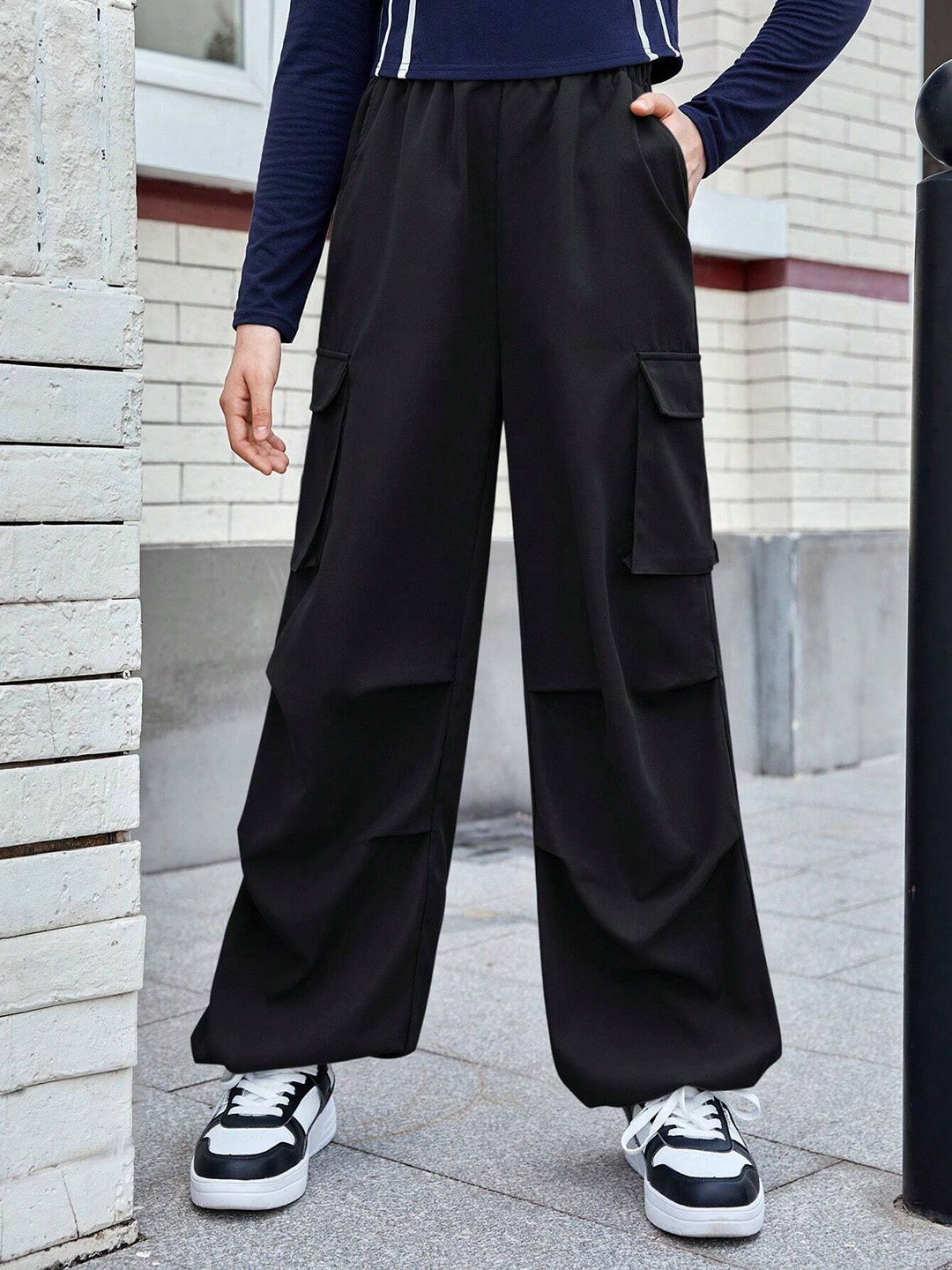 

ADDICTED ATTIRE Women Solid Original Loose Fit Easy Wash Pleated Cargos Trousers, Black