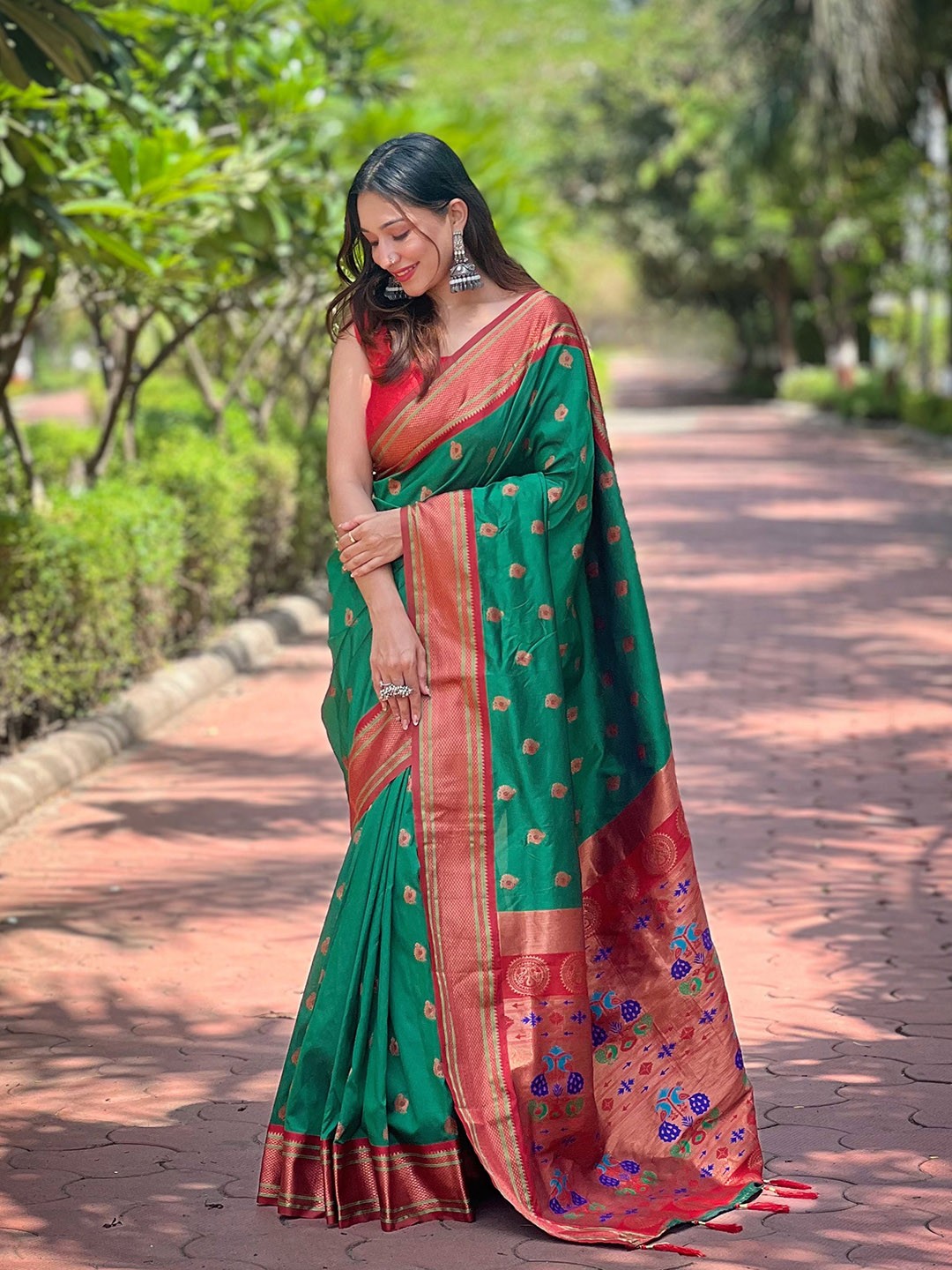 

SGF11 Woven Design Zari Pure Silk Kanjeevaram Saree, Green