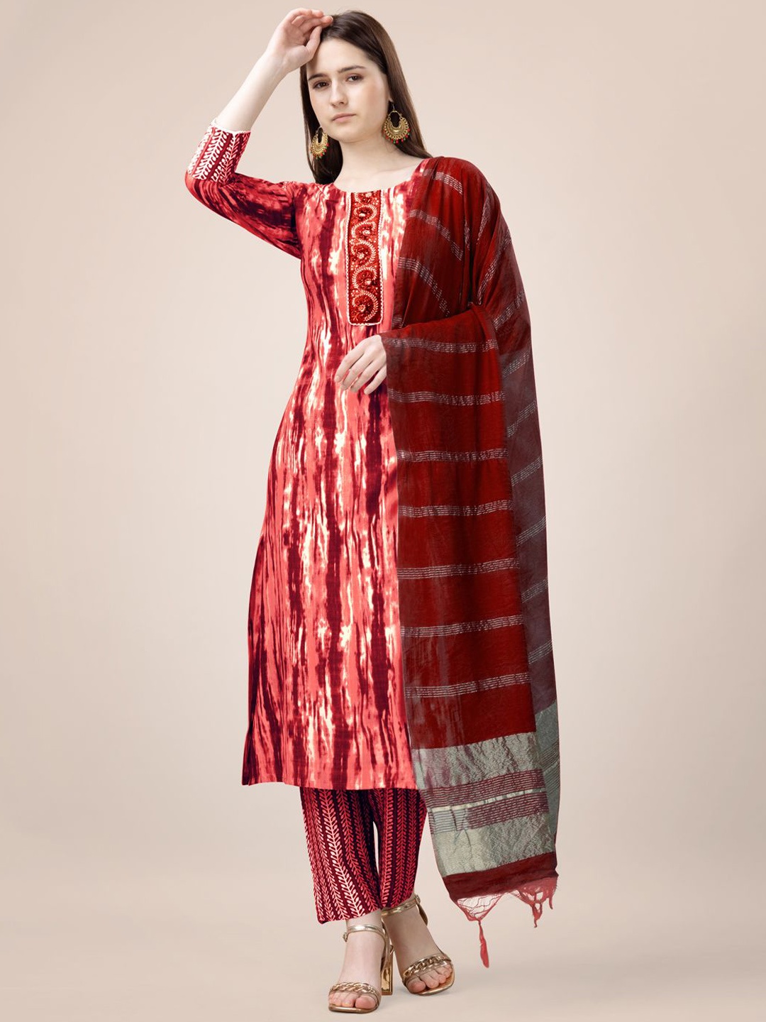 

KAYOMMI Dyed Round Neck Straight Kurta with Trousers & Dupatta, Orange