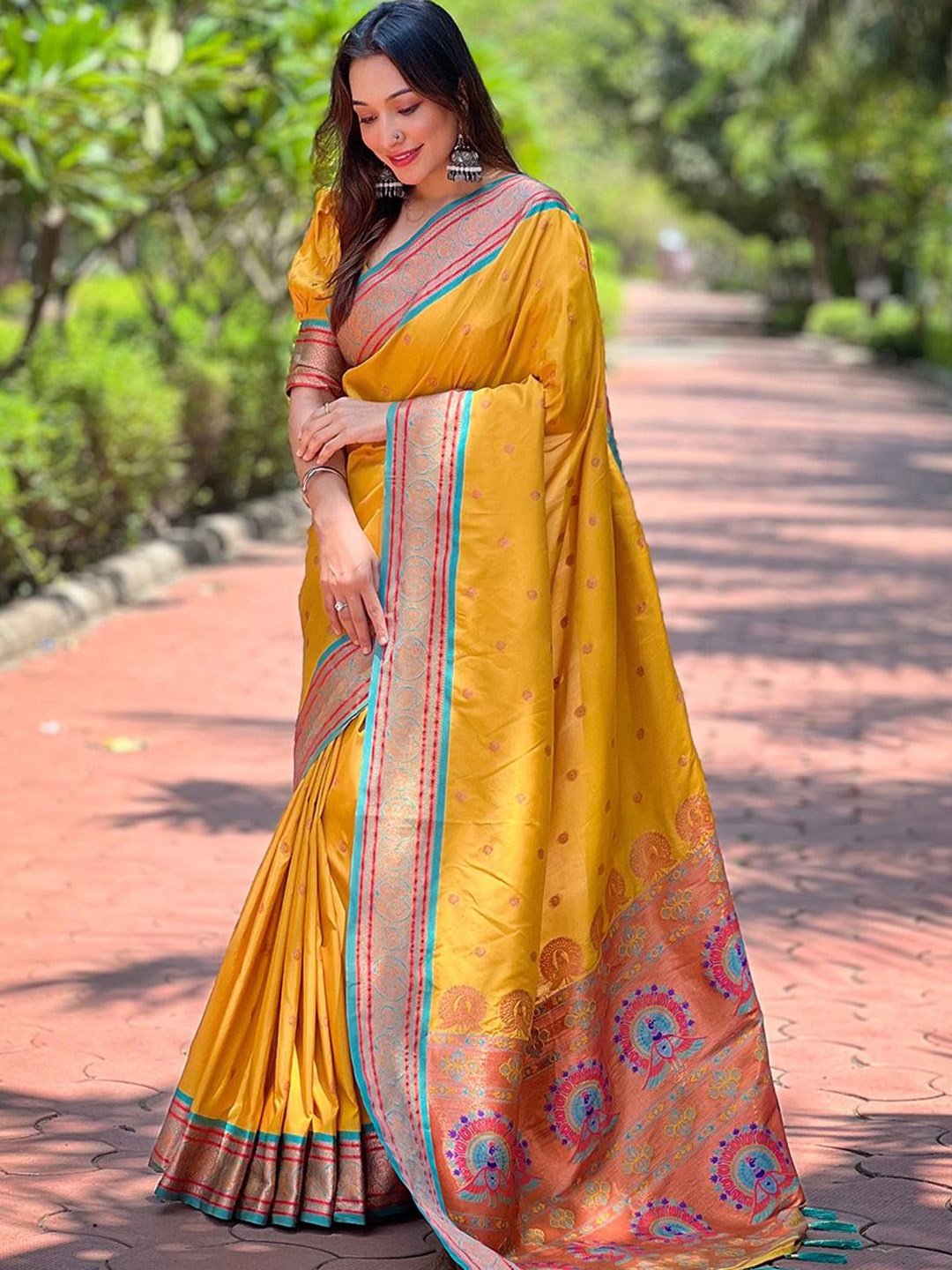 

SGF11 Woven Design Zari Pure Silk Kanjeevaram Saree, Yellow