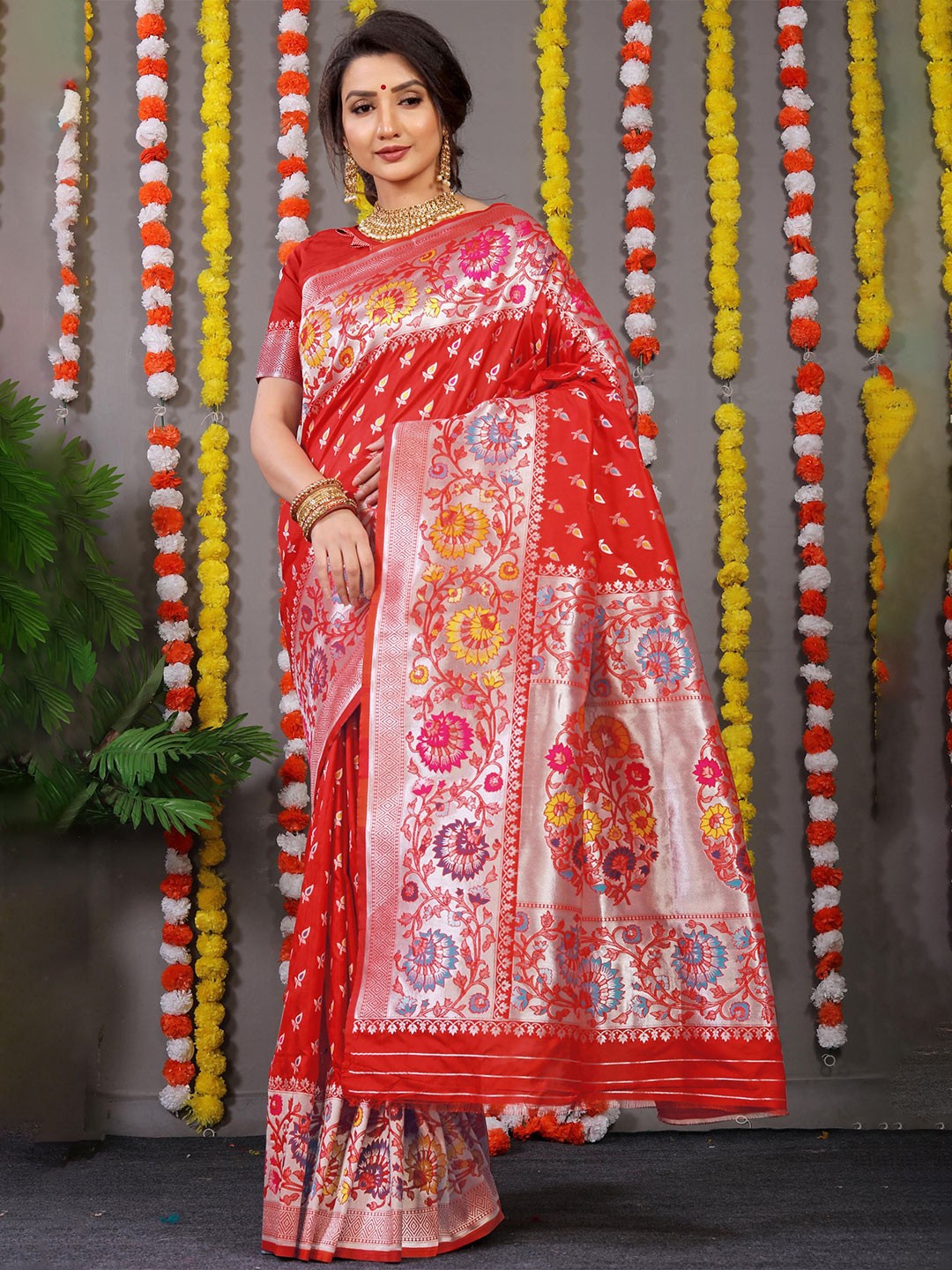 

Royal Rajgharana Saree Ethnic Motifs Zari Pure Silk Kanjeevaram Sarees, Red