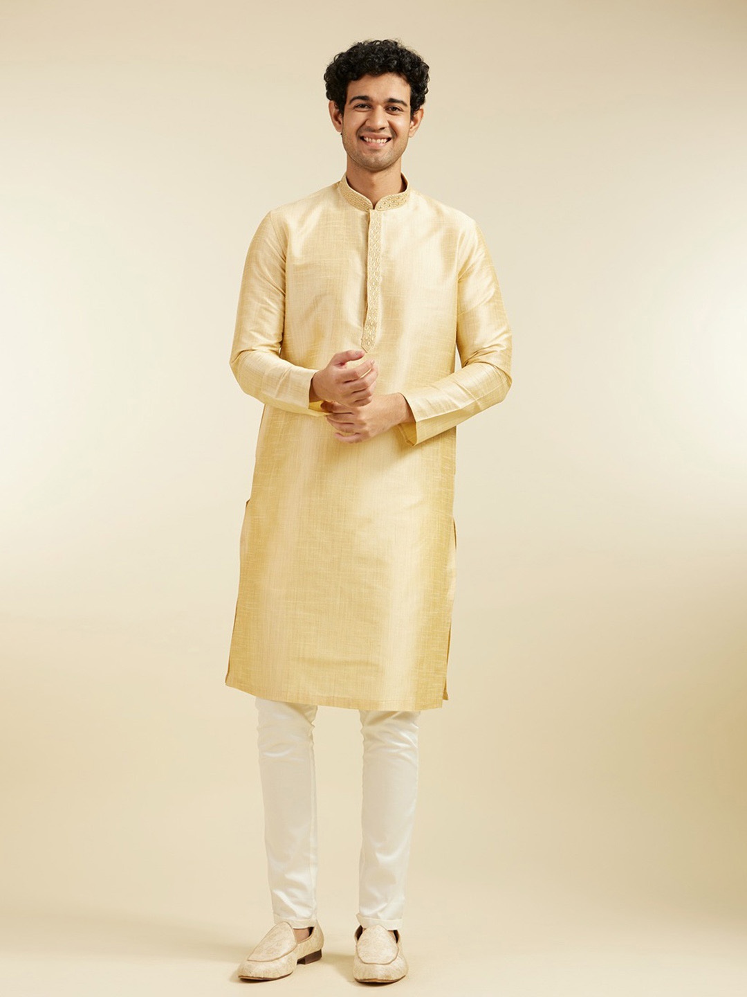 

Diwas by Manyavar Men Mandarin Collar Thread Work Straight Kurta, Beige