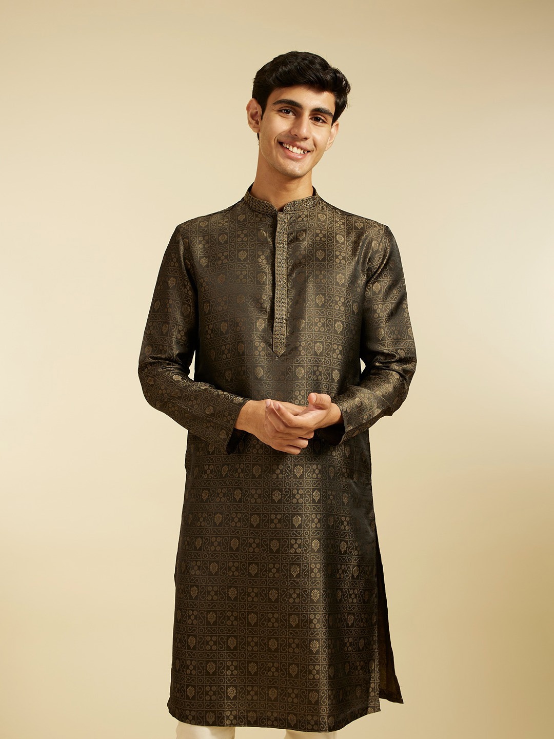 

Diwas by Manyavar Ethnic Motifs Woven Design Mandarin Collar Straight Kurta, Green