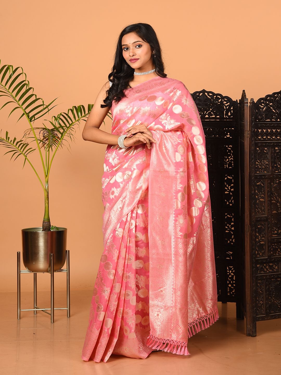 

Laa Calcutta Floral Zari Organza Banarasi Saree, Pink