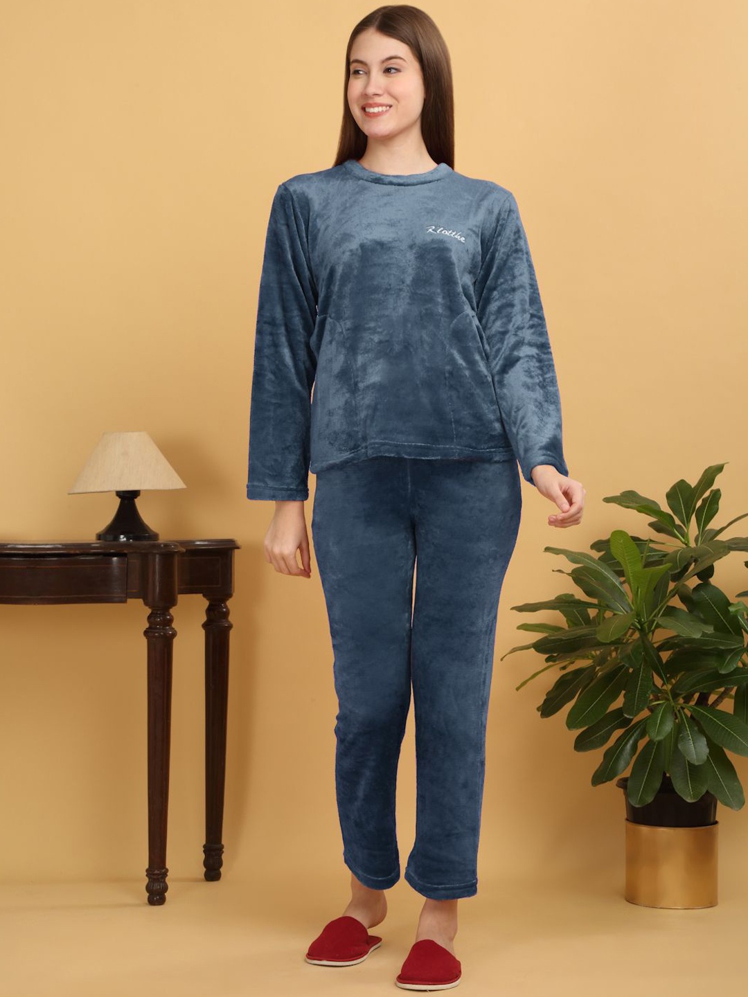 

KLOTTHE Women Turquoise Solid Woolen Night Suit, Turquoise blue