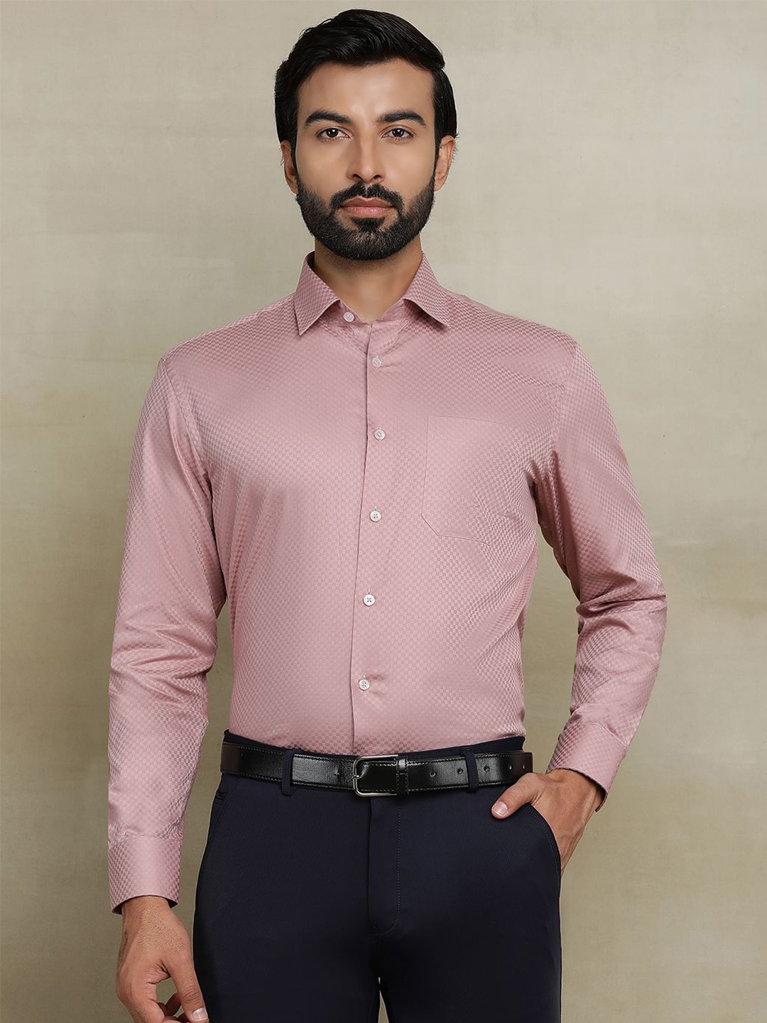 

JADE BLUE Men Cutaway Collar Textured Cotton Casual Shirt, Pink