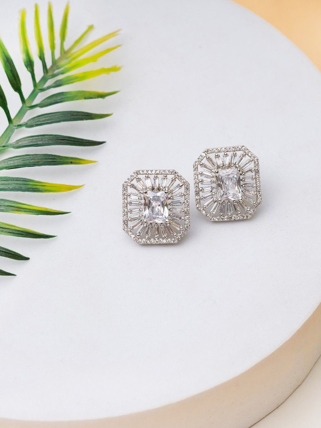 

PUTSTYLE Contemporary Studs Earrings, Silver