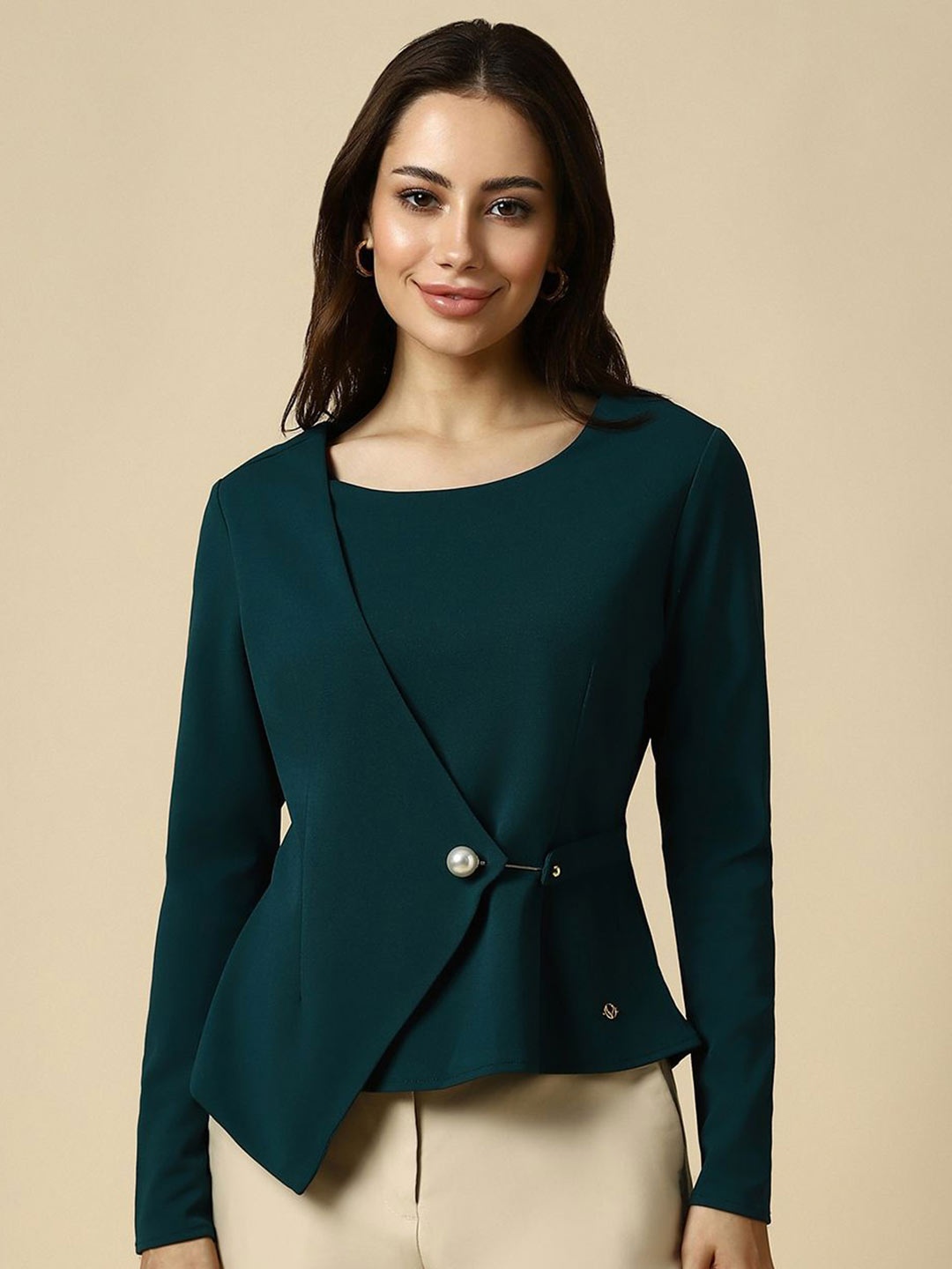 

Allen Solly Woman Solid Round Neck Top, Green