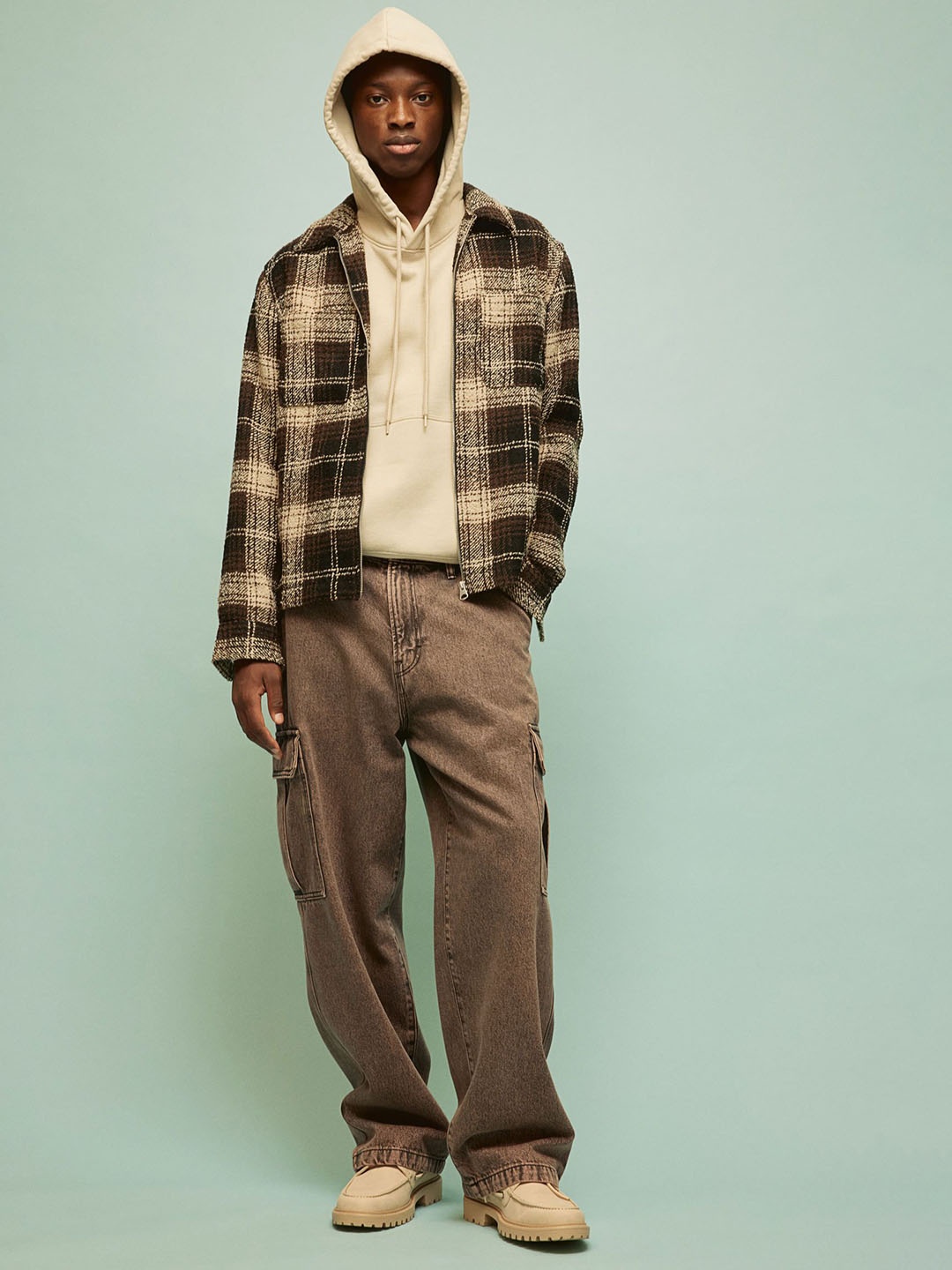 

H&M Men Baggy Cargo Jeans, Brown