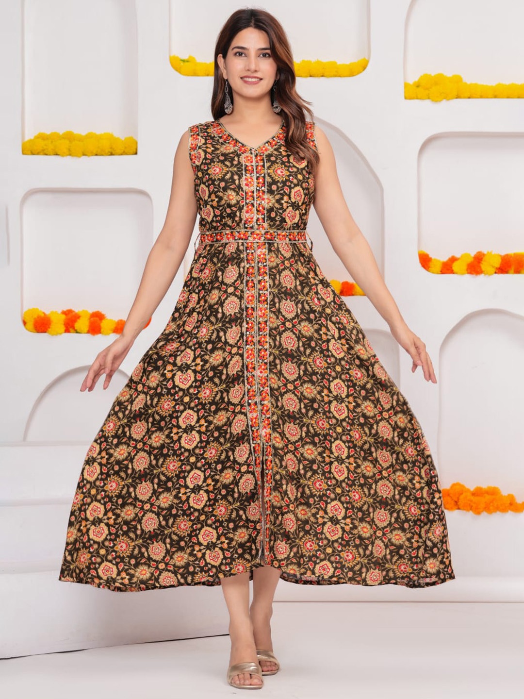 

PARUCREATION Women Floral Printed Embroidered Anarkali Kurta, Black