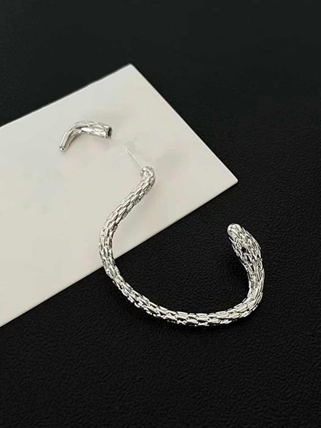

KRENOZ Silver-Plated Animal Shaped Ear Cuff Earrings