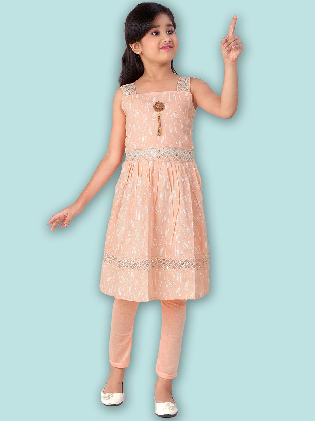 

BURBN Girls Floral Printed Square Neck Sequinned A-Line Kurta with Leggings, Peach