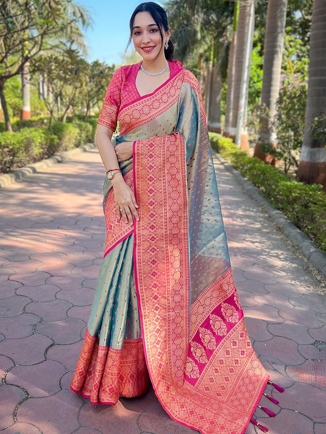 

SGF11 Woven Design Zari Pure Silk Kanjeevaram Saree, Grey