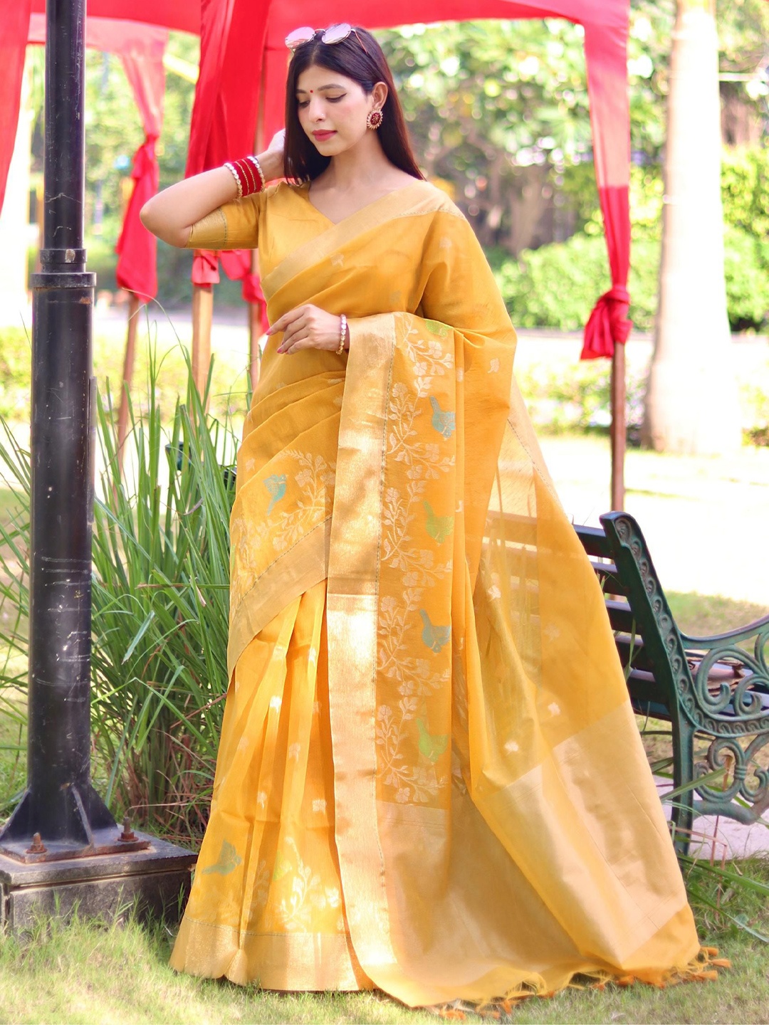 

AWRIYA Woven Design Zari Pure Linen Saree, Yellow