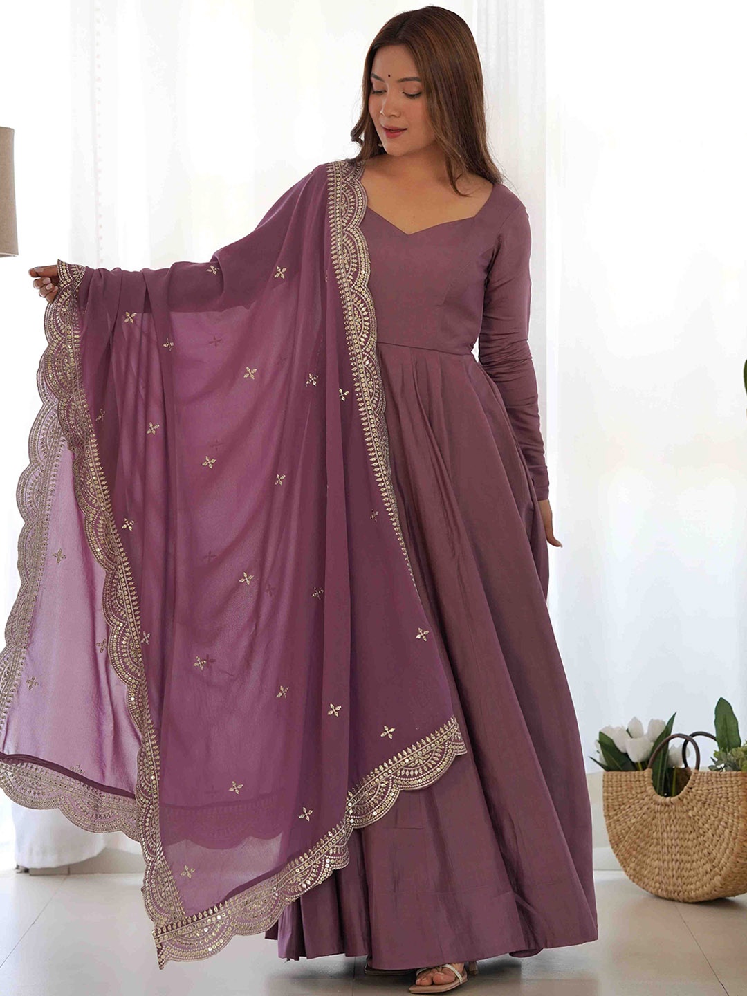 

Tanhai Sweetheart Neck Long Sleeves Fit and Flare Silk Ethnic Dresses With Dupatta, Mauve