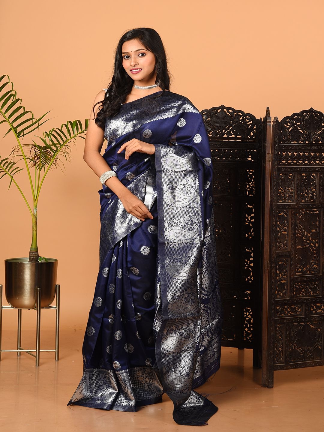 

Laa Calcutta Paisley Zari Banarasi Saree, Navy blue