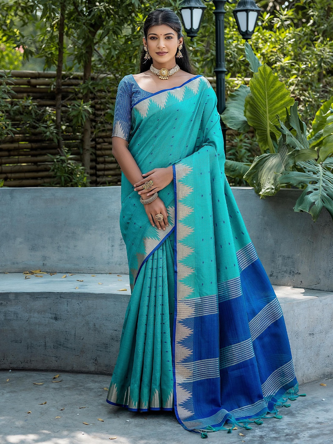 

AWRIYA Ethnic Motifs Zari Saree, Teal