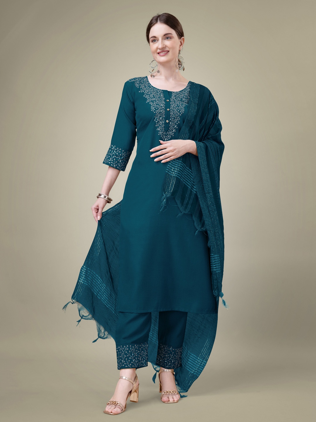 

KAYOMMI Floral Embroidered Round Neck Straight Kurta with Trousers & Dupatta, Blue