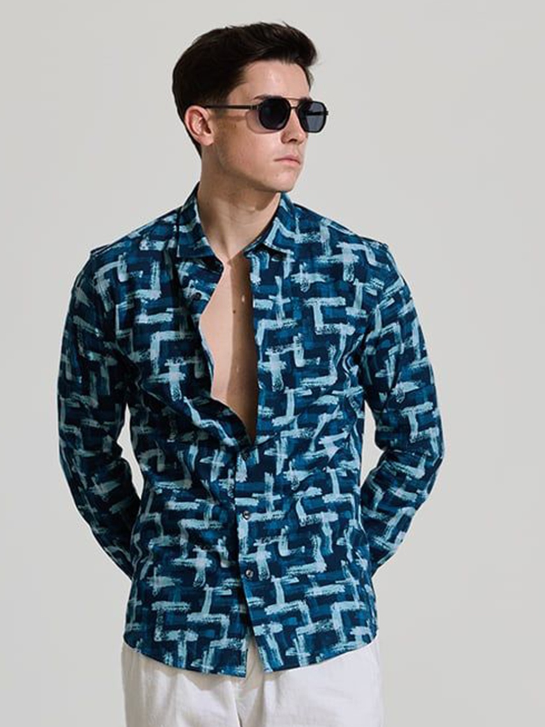 

Snitch Men Smart Spread Collar Abstract Printed Casual Shirt, Teal