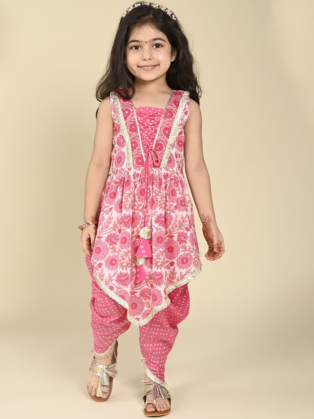 

LIL PITAARA Girls Floral Printed Pure Cotton High-Low A-Line Kurta with Dhoti Pants, Pink