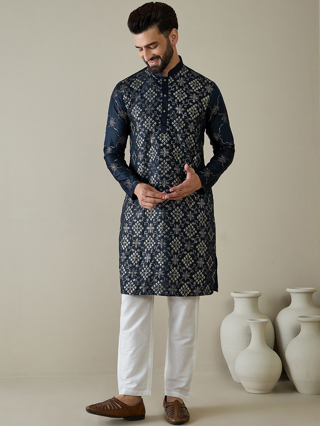 

Anouk Men Geometric Embroidered Thread Work Kurta, Navy blue