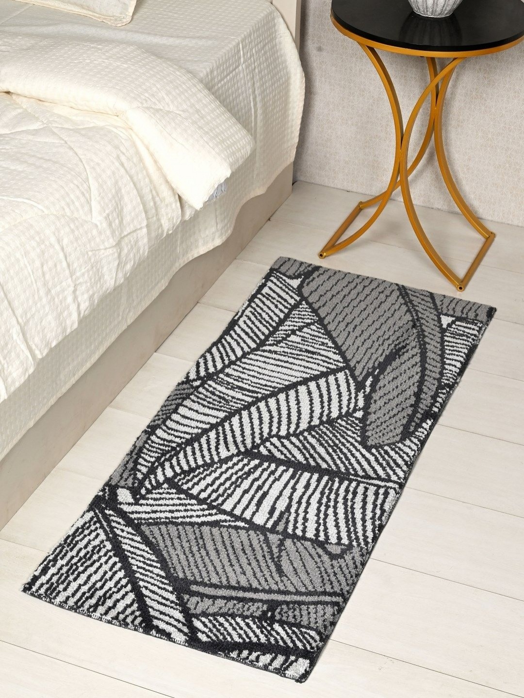 

Saral Home Grey & White Leaves Textured Floor Runner