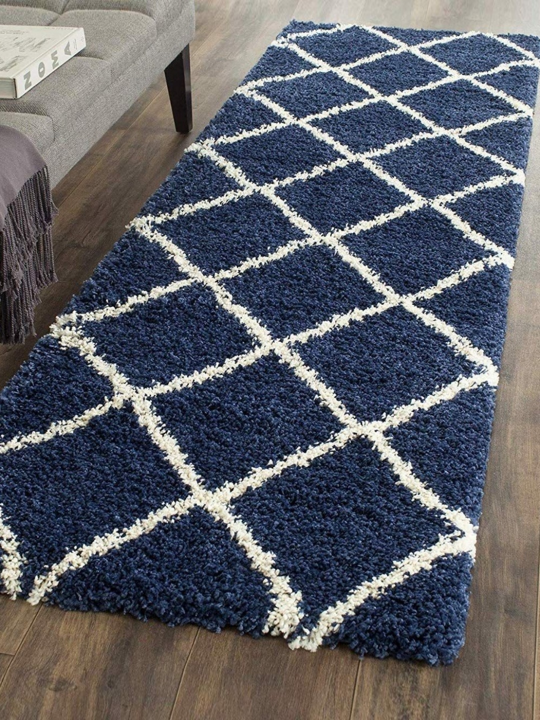 

Banchmark Home Furnishings Navy Blue & White Geometric Woollen Shaggy Carpet