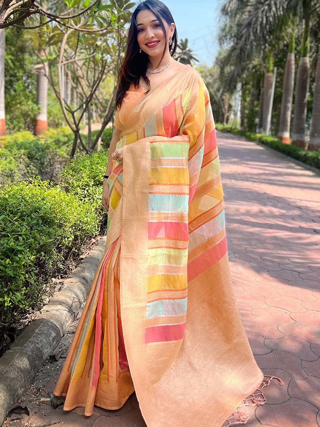 

SGF11 Woven Design Zari Pure Silk Kanjeevaram Saree, Peach