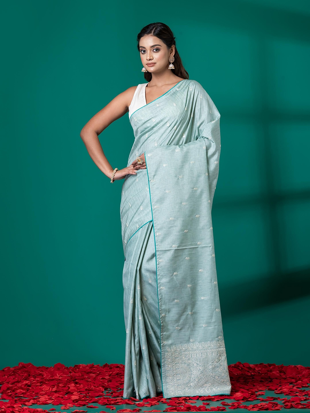 

VIBHAVARI Ethnic Motifs Embroidered Saree, Blue