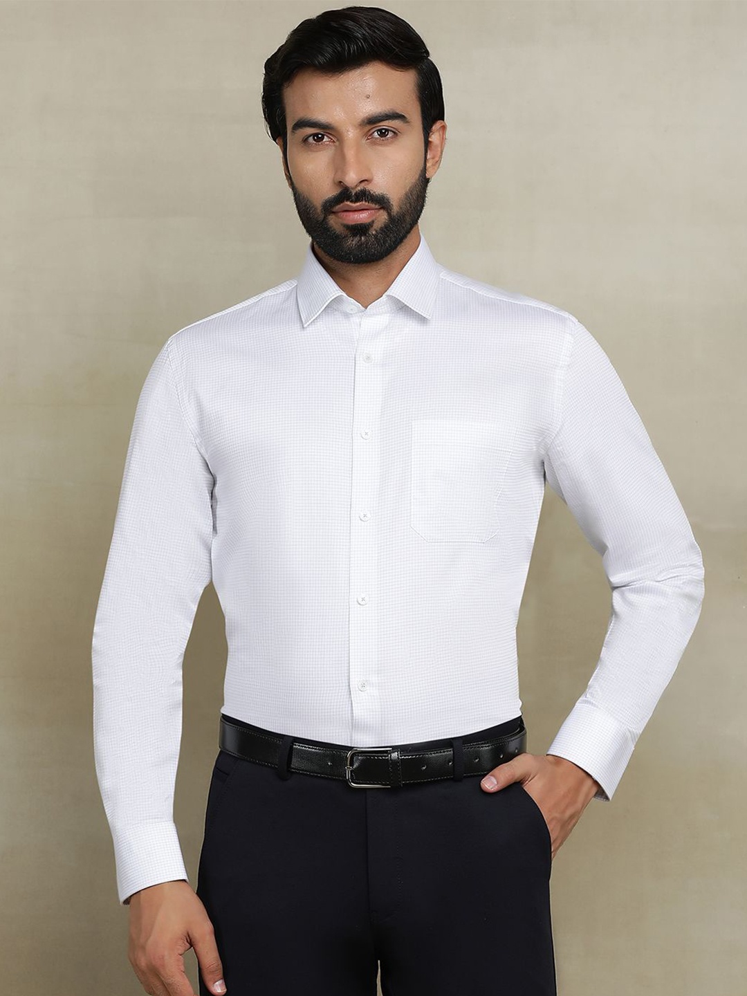 

JADE BLUE Men Cutaway Collar Textured Cotton Casual Shirt, White