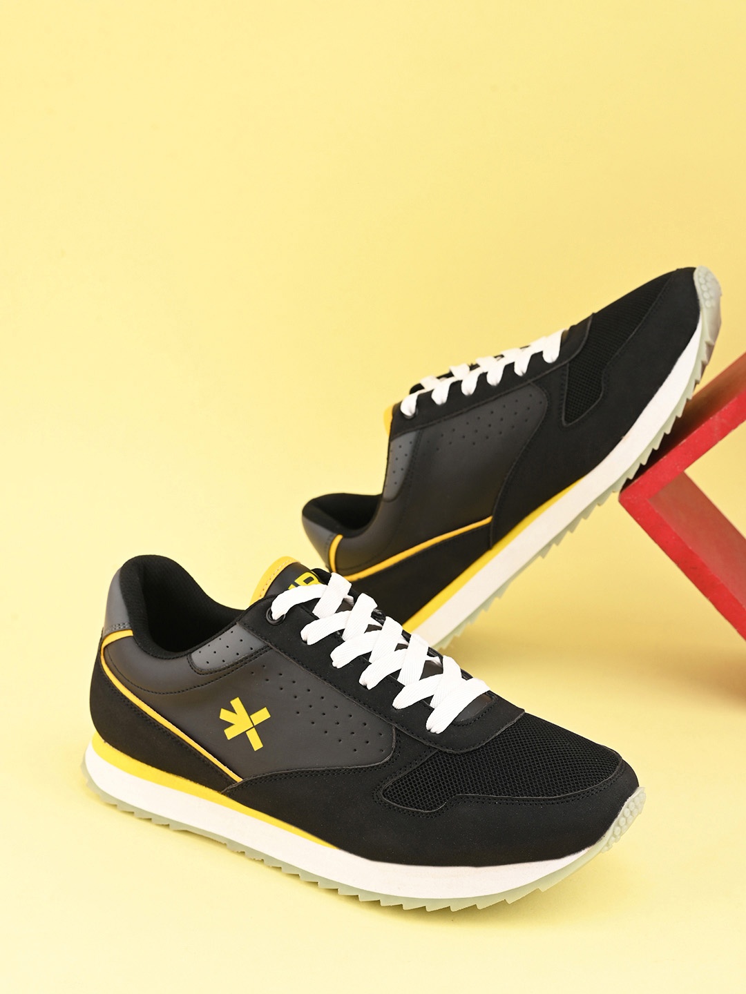 

HRX by Hrithik Roshan Women Lace-Ups Sneakers, Black
