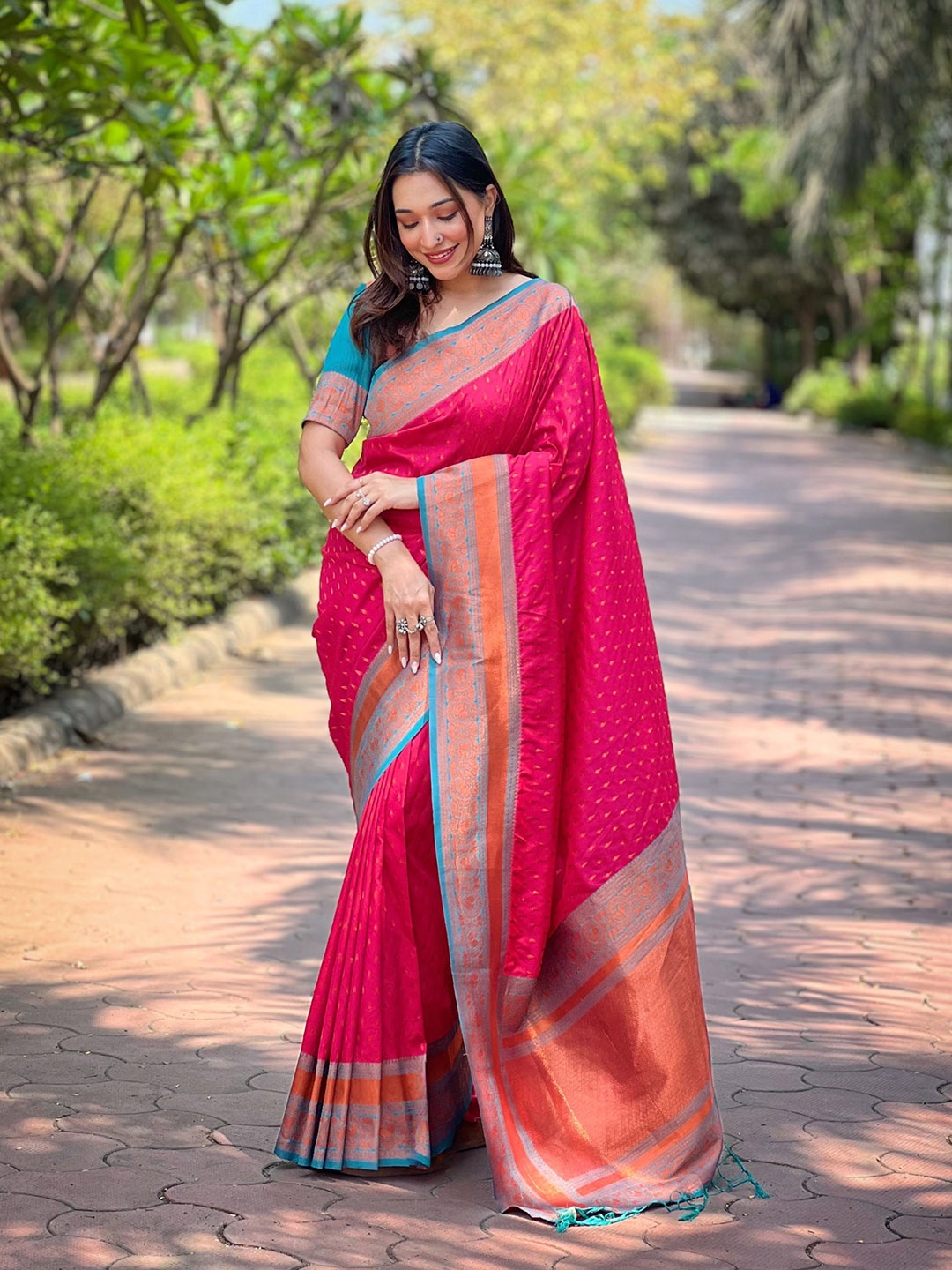 

SGF11 Woven Design Zari Pure Silk Kanjeevaram Saree, Pink