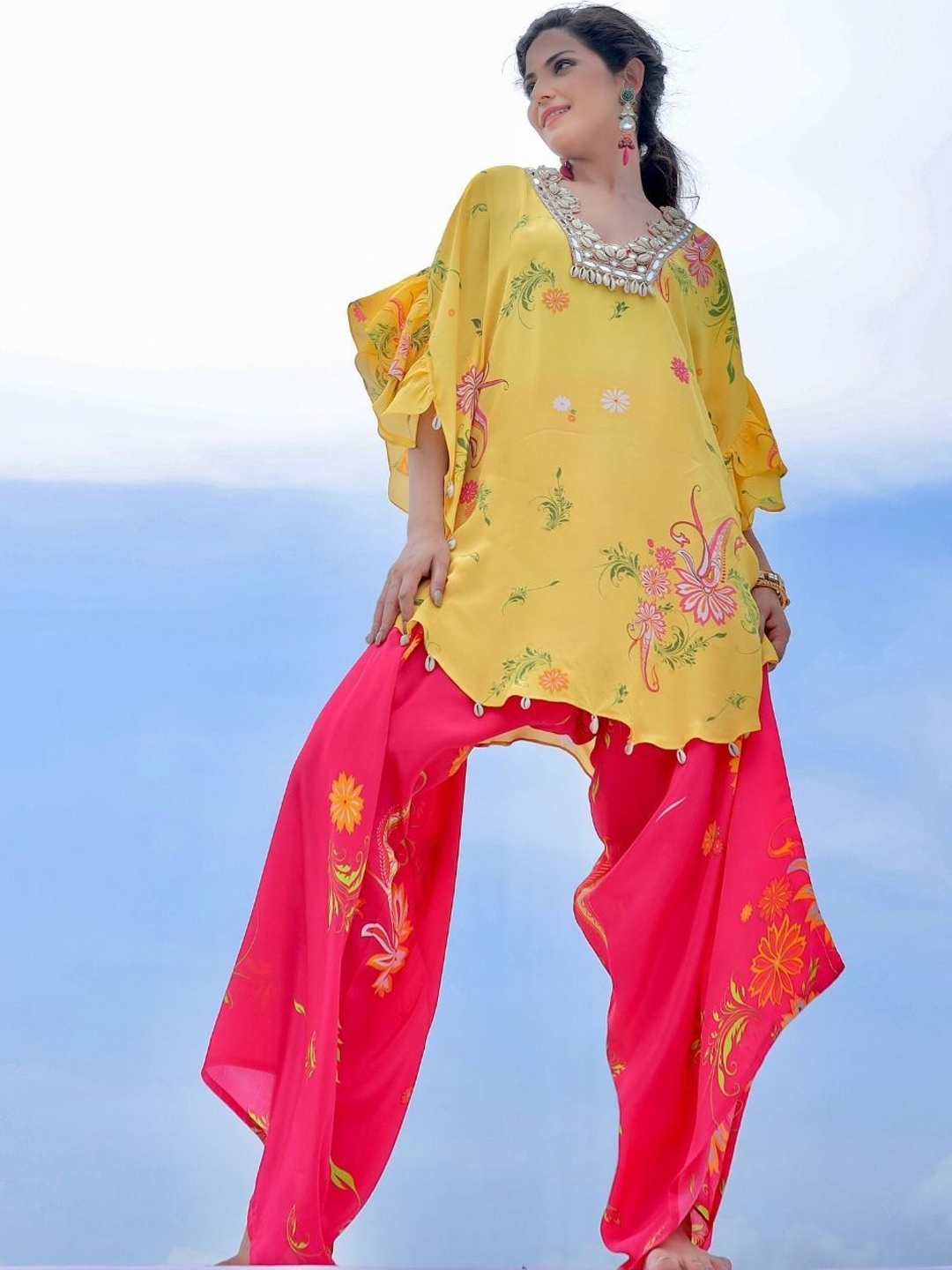 

Foram patel Yellow & Pink Paisley Print Embroidered Co-ordset