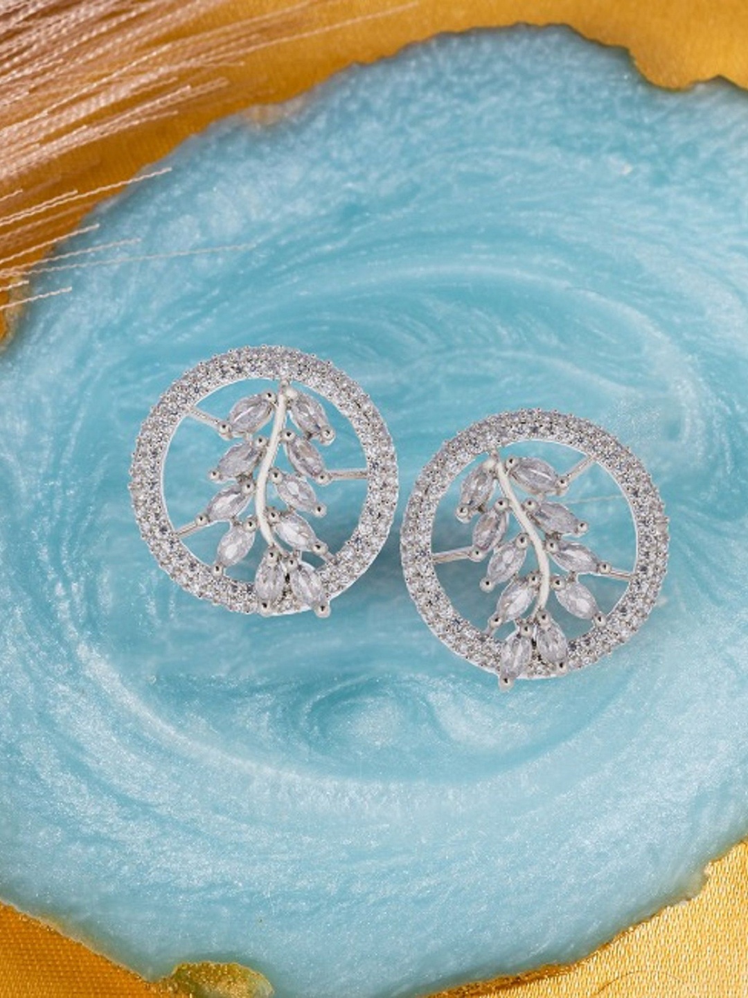 

PUTSTYLE Contemporary Studs Earrings, Silver